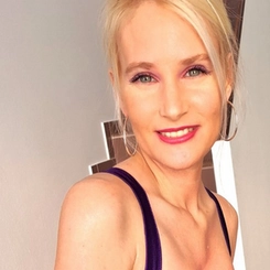 Noémi szexi masszőz 33 éves