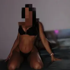 Zina szexi masszőz 19 éves