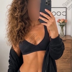 Olivia szexi masszőz 30 éves