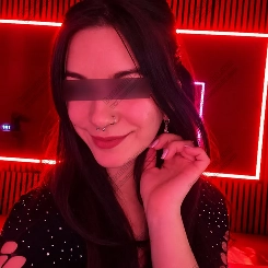 Lindom Esther szexi masszőz 24 éves
