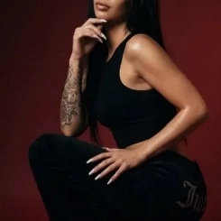 Sensual Maya szexi masszőz 25 éves